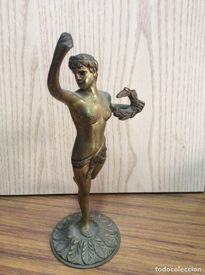 Vintage: FIGURA DE BRONCE MACIZO. DIOSA CON CORONA LAUREL.
