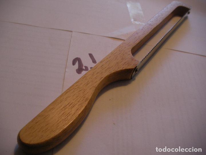 Vintage: CUCHILLO MANGO DE MADERA CON SIERRA Y FORMA PARTICULAR - Foto 1
