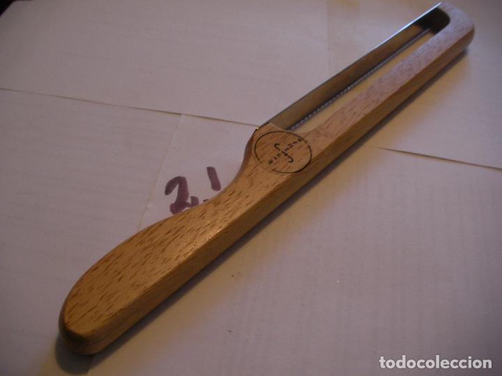 Vintage: CUCHILLO MANGO DE MADERA CON SIERRA Y FORMA PARTICULAR - Foto 2