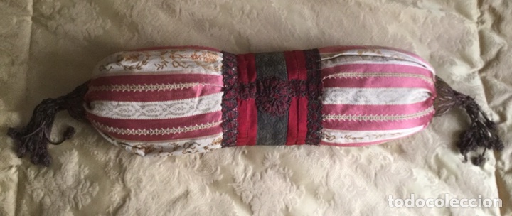 Vintage: PRECIOSO COJ&Iacute;N VINTAGE DE TAPICERIA 80 CM LARGO