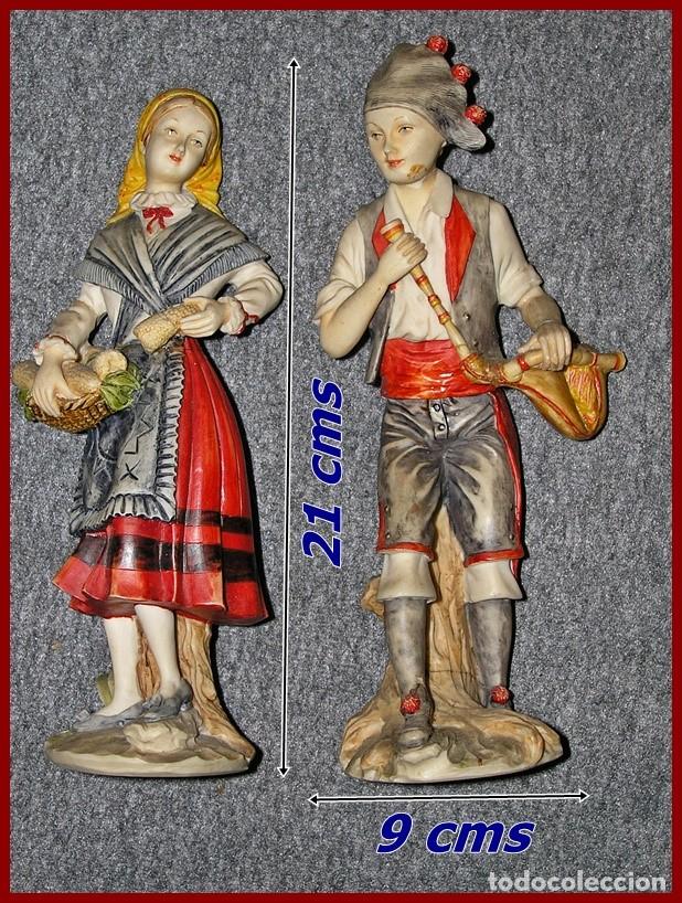 Vintage: Pareja de Gaiteiro y gallega...Marca Calauria...Miden 21 cms X 9 cms...(gaiteiro roto)