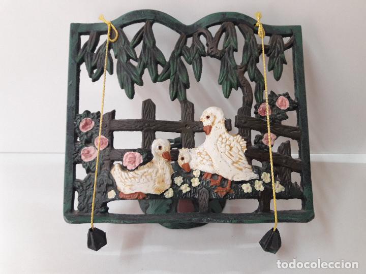 Vintage: ATRIL METALICO DECORADO - Foto 2