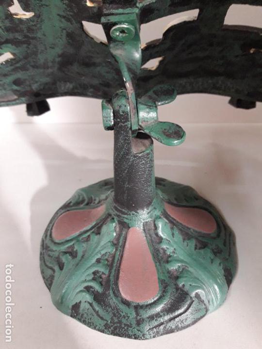 Vintage: ATRIL METALICO DECORADO - Foto 4