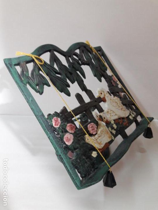 Vintage: ATRIL METALICO DECORADO - Foto 5