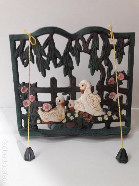 Vintage: ATRIL METALICO DECORADO - Foto 7