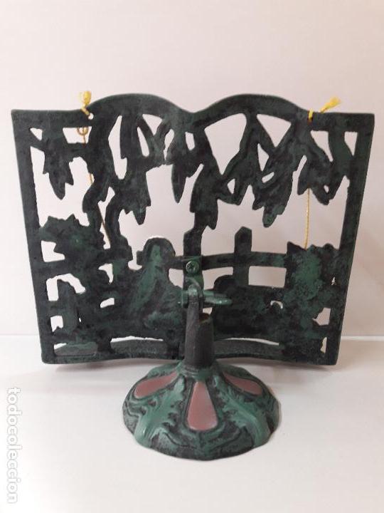 Vintage: ATRIL METALICO DECORADO - Foto 8