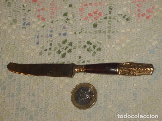 Vintage: CUCHILLO DE BRONCE O LATON Y CACHAS DE MADERA. - Foto 2