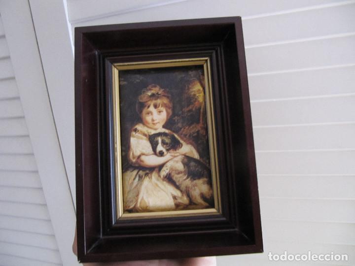 Vintage: ANTIGUO CUADRO DE FINA TELA ACOLCHADA ENMARCADA EN MADERA-NI&Ntilde;A CON PERRO
