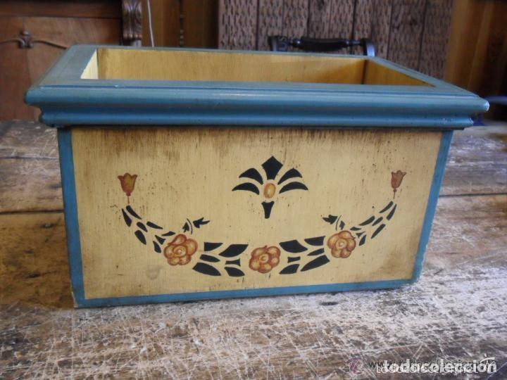Vintage: MACETERO DE MADERA DECORADO CON FLORES - Foto 5