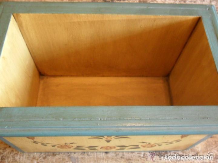 Vintage: MACETERO DE MADERA DECORADO CON FLORES - Foto 7