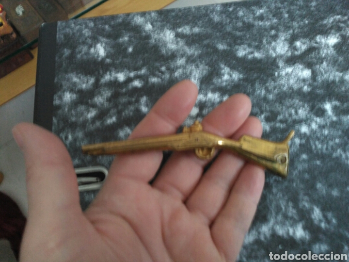 Vintage: miniatura de rifle en metal. - Foto 3