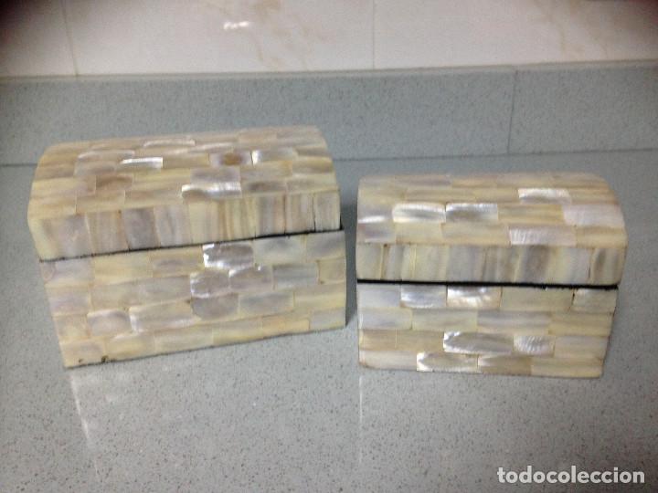 Vintage: 2 JOYEROS - JOYERO BLANCO CAJA DECORACION NACAR O SIMILAR 9 X 9 X 13 Y 7,5 X 10 X 7