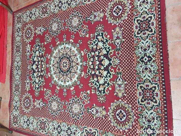 Vintage: Alfombra en tonos granates y azules.