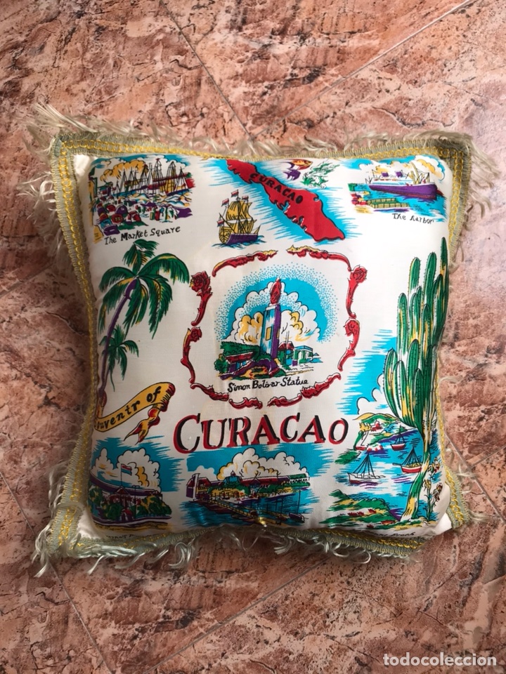 Vintage: Coj&iacute;n de seda, souvenir de Curacao. El coraz&oacute;n del caribe A&ntilde;os 50
