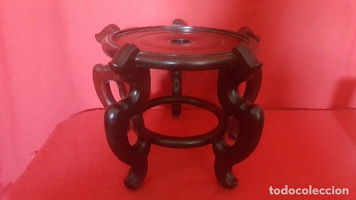 Vintage: Base en madera de procedencia oriental, en buen estado.