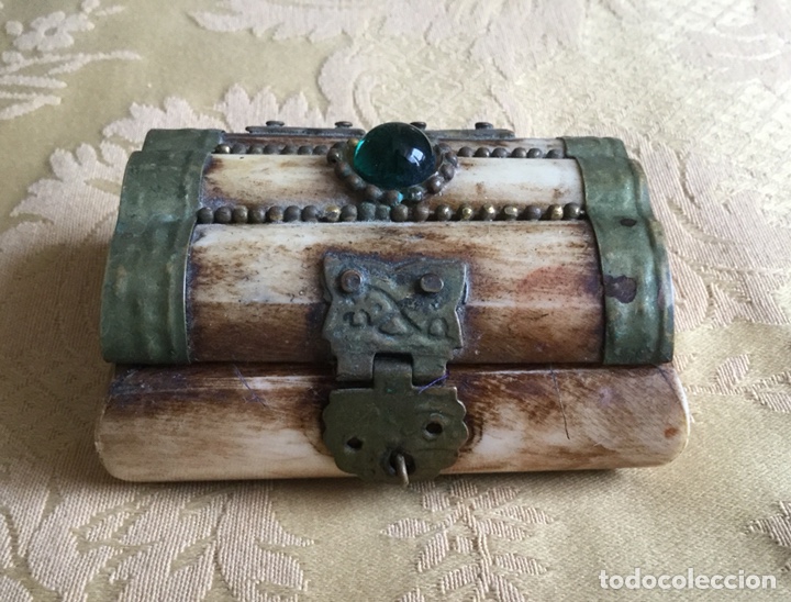 Vintage: PEQUE&Ntilde;A CAJA DE HUESO HECHA A MANO