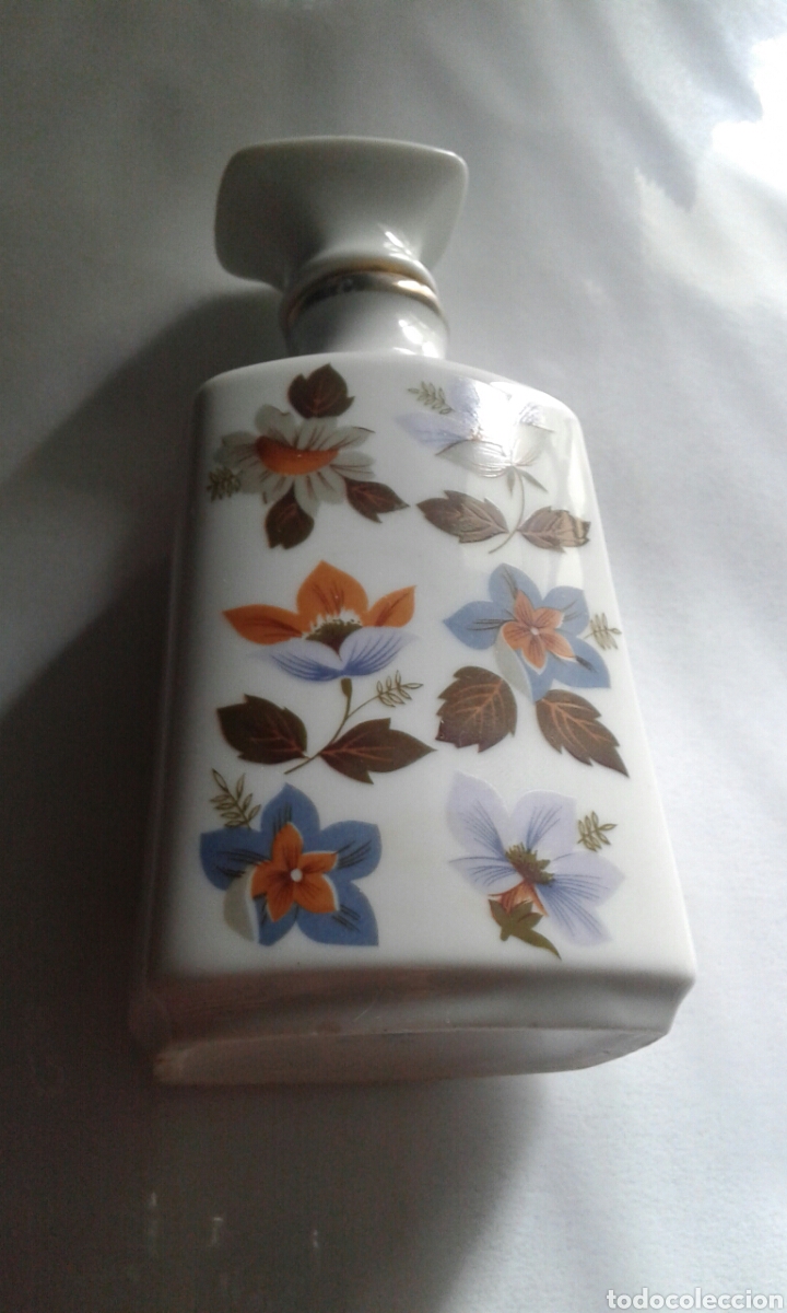 Vintage: Botella de perfume ( cer&aacute;mica ) vintage, ( Sanbo ) 15 cm. De altura.