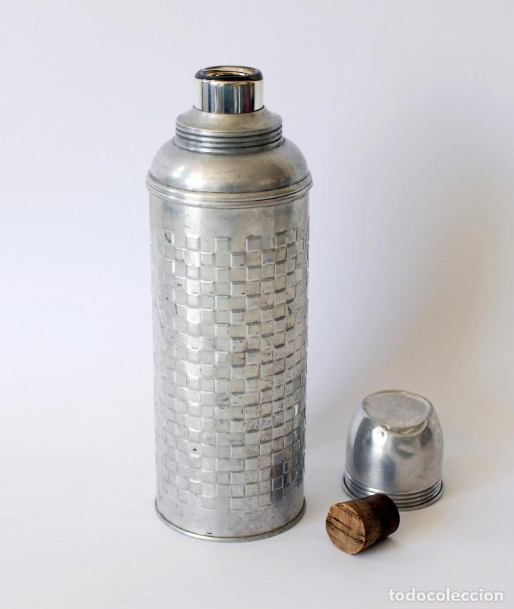 Vintage: Antiguo termo de aluminio trabajado Made in France. Modelo patentado. Con tapon de corcho y tapa