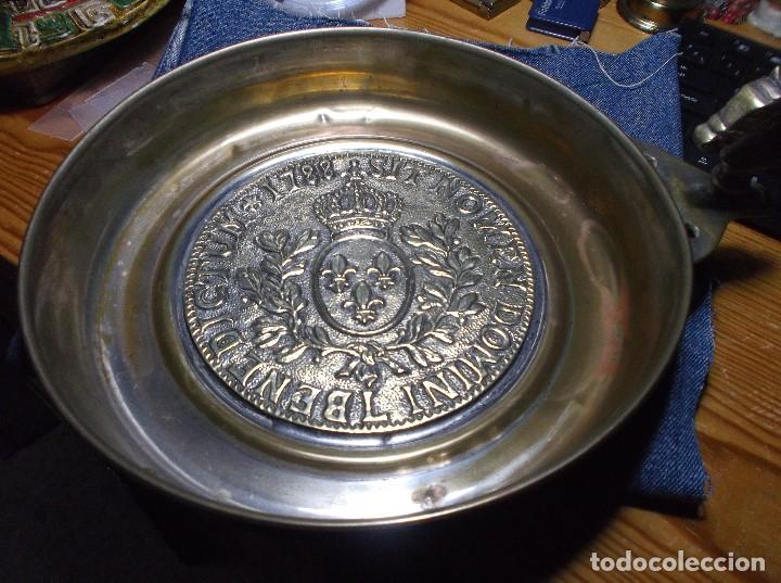 Vintage: CENICERO CON GRAN MONEDA EN EL CENTRO - METAL - Foto 2
