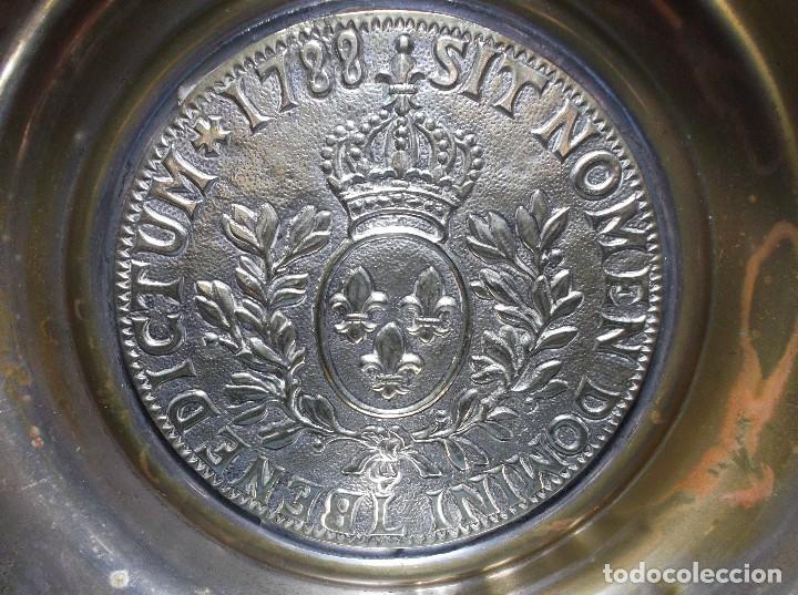Vintage: CENICERO CON GRAN MONEDA EN EL CENTRO - METAL - Foto 3