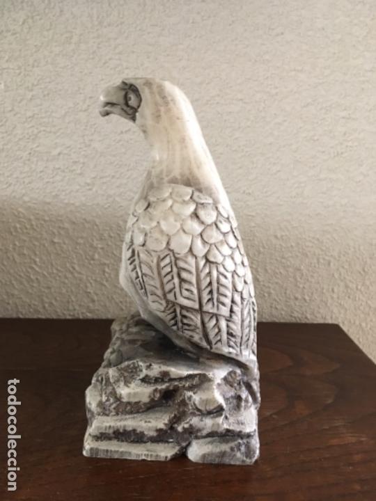 Vintage: FIGURA DE &Aacute;GUILA DE ALABASTRO - Foto 3