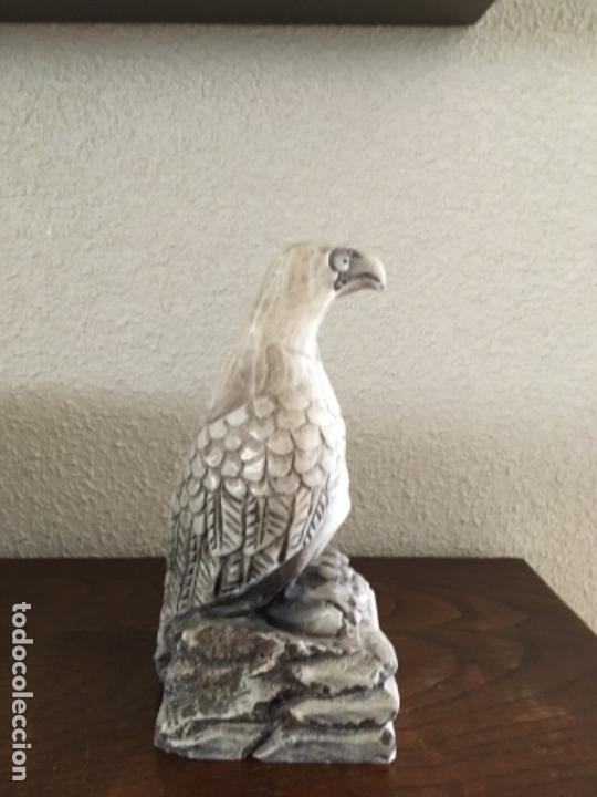 Vintage: FIGURA DE &Aacute;GUILA DE ALABASTRO - Foto 4