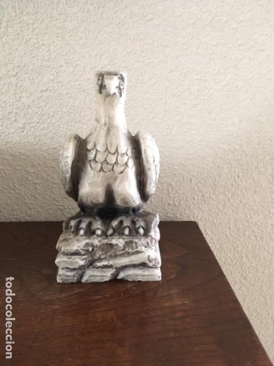 Vintage: FIGURA DE &Aacute;GUILA DE ALABASTRO - Foto 1