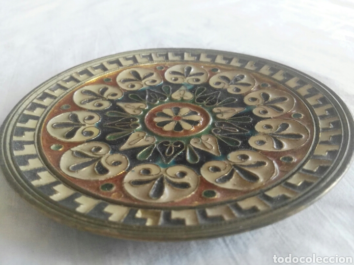 Vintage: Plato bronce con relieves y esmaltado - Foto 3