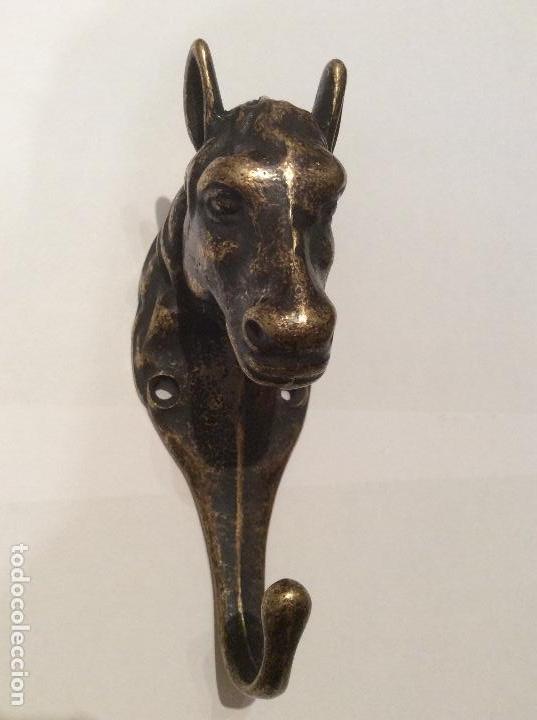Vintage: COLGADOR CABALLO LAT&Oacute;N/BRONCE. - Foto 1