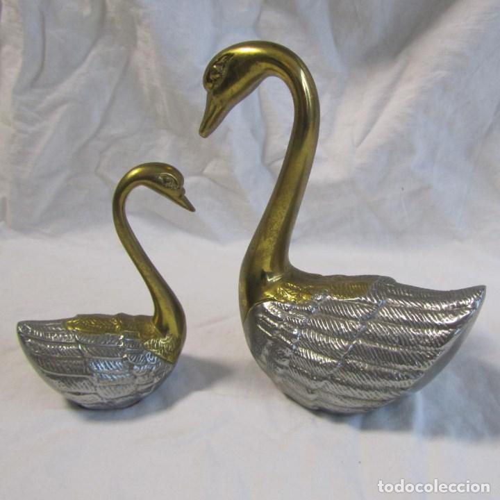 Vintage: Pareja de cisnes en bronce y alpaca - Foto 1