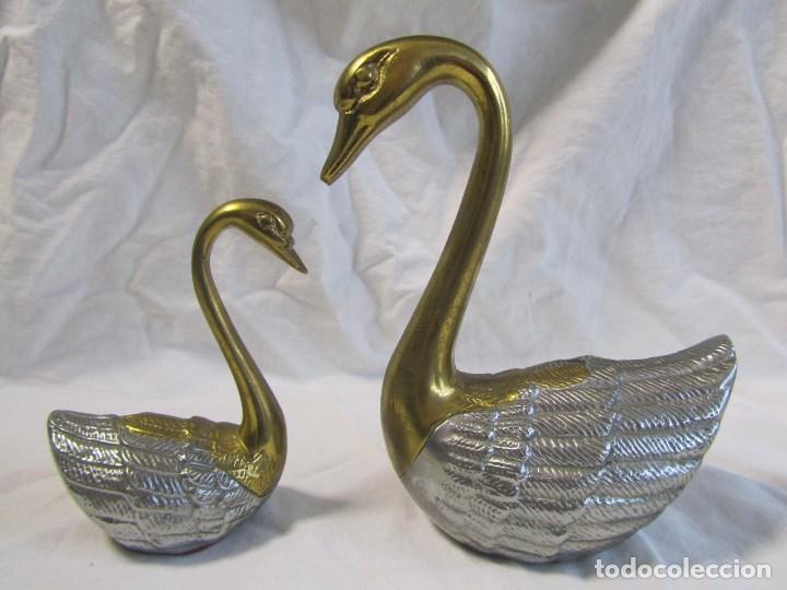 Vintage: Pareja de cisnes en bronce y alpaca - Foto 3