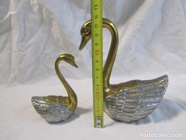 Vintage: Pareja de cisnes en bronce y alpaca - Foto 4