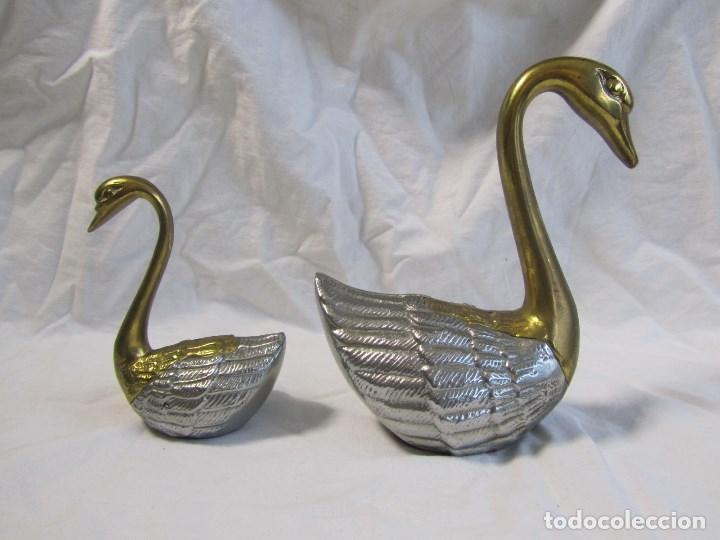 Vintage: Pareja de cisnes en bronce y alpaca - Foto 7