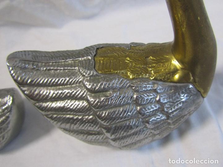 Vintage: Pareja de cisnes en bronce y alpaca - Foto 8