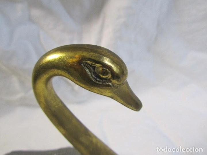 Vintage: Pareja de cisnes en bronce y alpaca - Foto 9