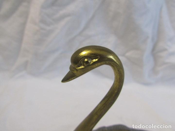 Vintage: Pareja de cisnes en bronce y alpaca - Foto 11
