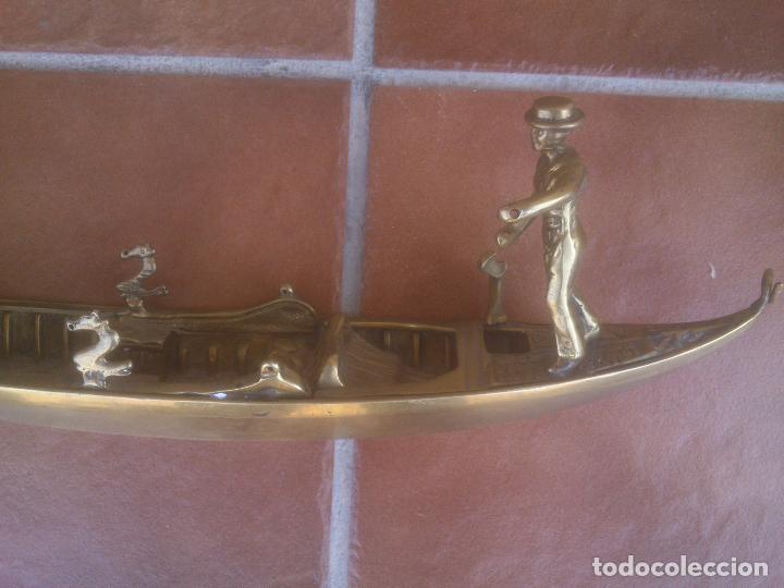 Vintage: ANTIGUA GONDOLA EN BRONCE TRABAJADO - Foto 2