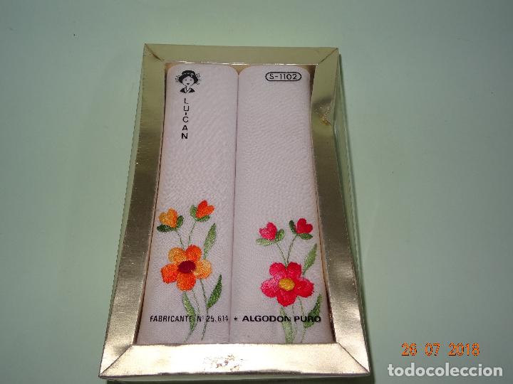 Vintage: Caja de Pa&ntilde;uelos Bordados a Estrenar LU-CAN Fabricados en Espa&ntilde;a Algod&oacute;n 100% A&ntilde;o 1970s