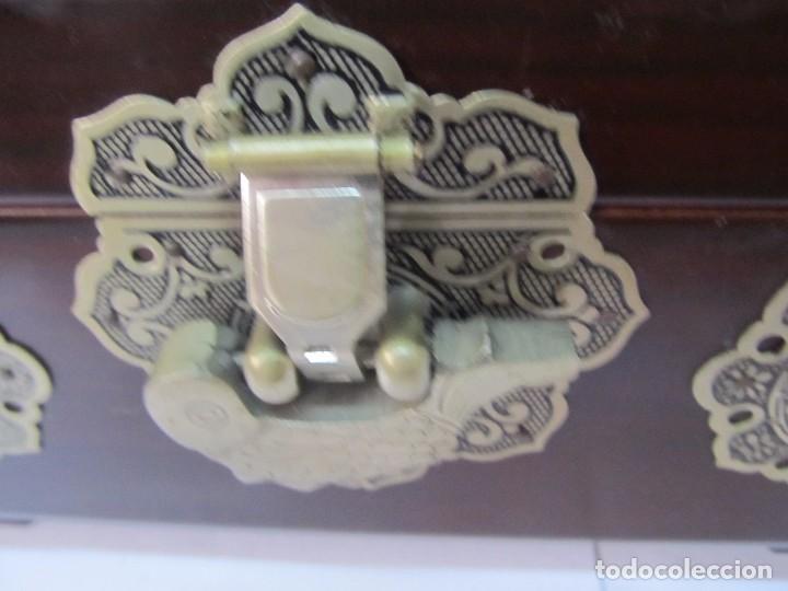 Vintage: ESTUCHE ASI&Aacute;TICO DE MADERA CON ESPEJO INTERIOR - Foto 3