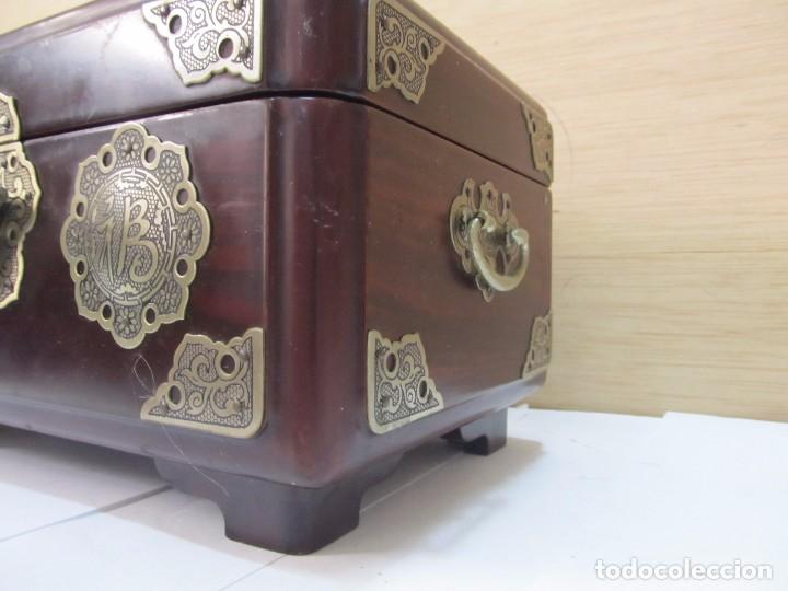 Vintage: ESTUCHE ASI&Aacute;TICO DE MADERA CON ESPEJO INTERIOR - Foto 4