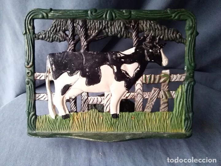 Vintage: Soporte de mesa para libros, cartas de restaurantes o publicidad. De hierro.