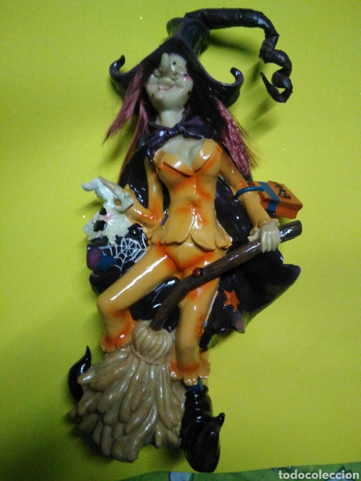 Vintage: Figura de una Bruja de resina 37 cm aprox