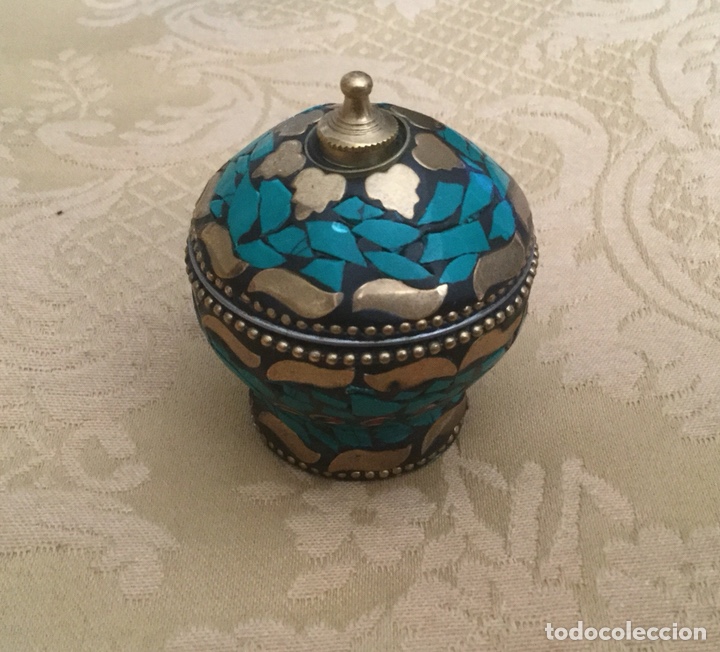 Vintage: CAJA DE METAL CON PIEDRAS NATURALES