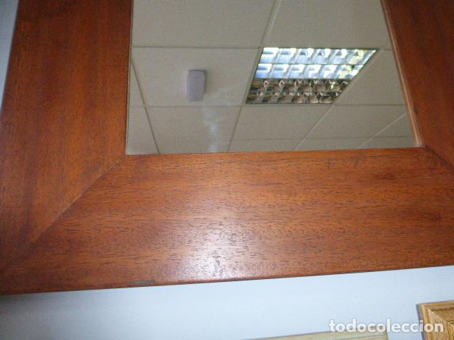 Vintage: ESPEJO CON MOLDURA ANCHA DE MADERA - Foto 2