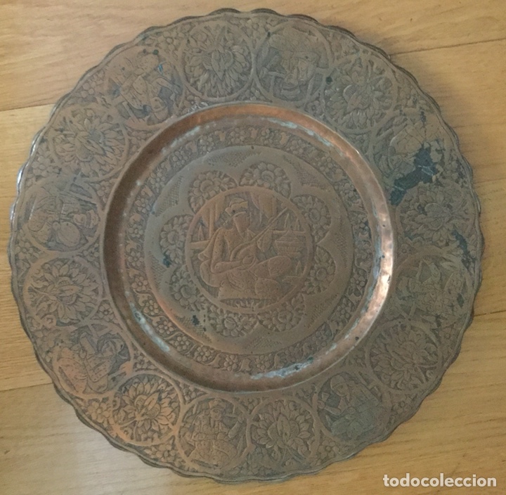 Vintage: ANTIGUO PLATO DE METAL LABRADO DE INDIA