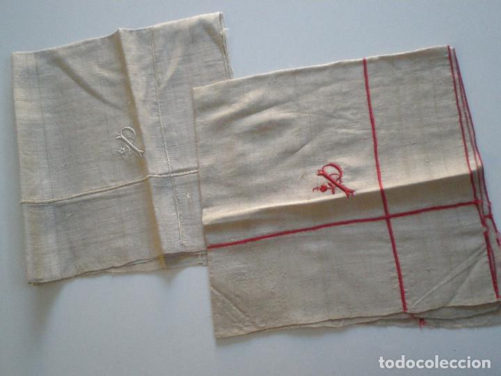 Vintage: 2 SERVILLETAS DE TELA A&Ntilde;OS 50 CON LETRA ''P'' BORDADA // VINTAGE RETRO ( A'N'S )