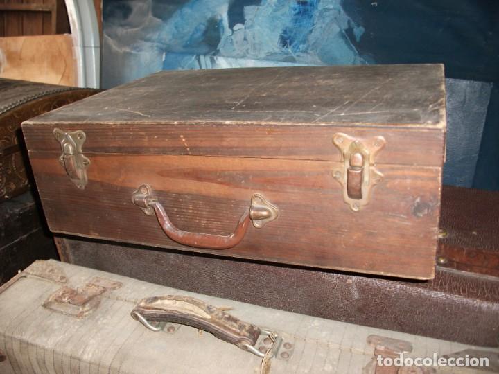 Vintage: Peque&ntilde;a maleta de madera interior compartimentos medida 40 X 28 altura 12 cm. asa met&aacute;lica