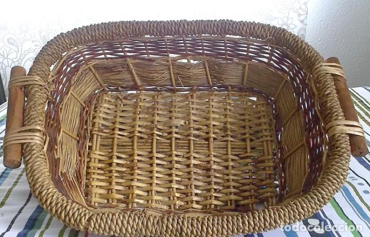 Vintage: CESTA DE MIMBRE A&Ntilde;OS 70 - Foto 2