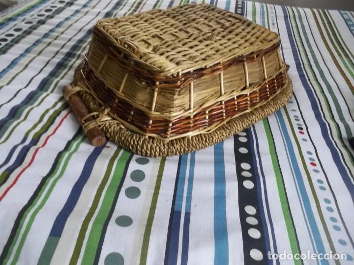 Vintage: CESTA DE MIMBRE A&Ntilde;OS 70 - Foto 4