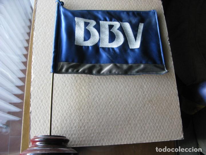 Vintage: BANDERIN DE MESA DE DIRECCI&Oacute;N EN BBV. - Foto 2